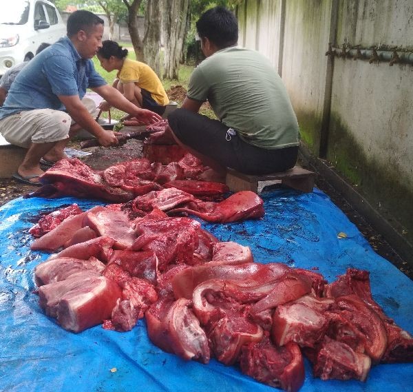 Representative Image: Youths engaged in dressing local pork in a locality in Dimapur. Demand for local pork has shot up in Nagaland after the ban on import of pigs from outside the state since April 29. (Morung Photo)